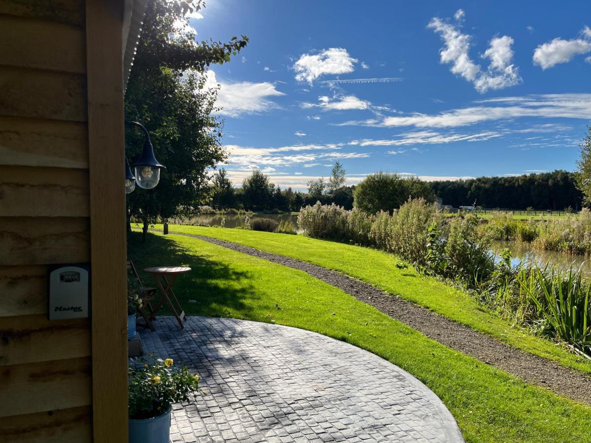 Luxury Shepherds Hut - The Moorhen By The Perkemahan *